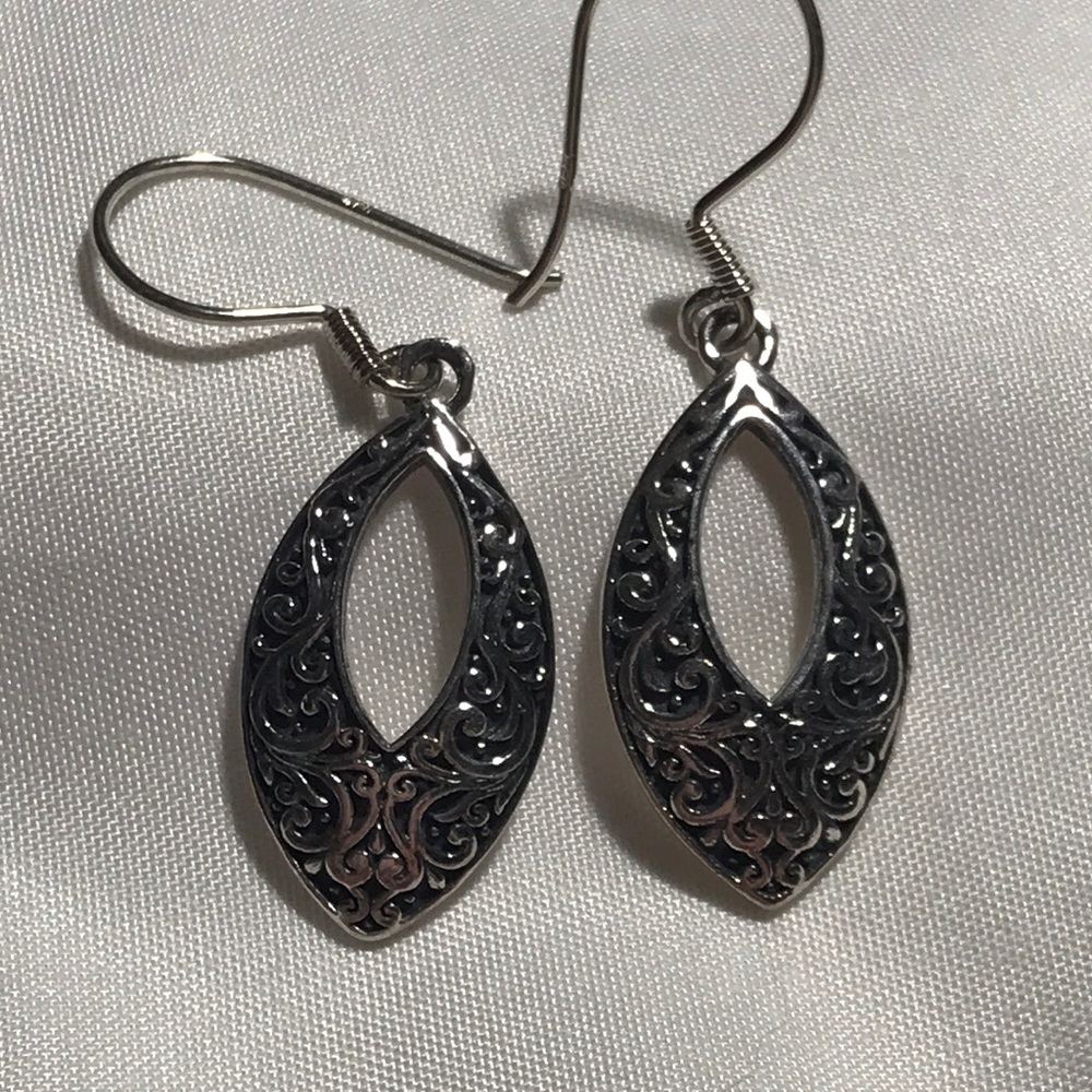 🌹Sterling Silver Teardrop Earrings.